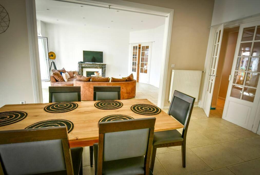 Grand Appartement De Haut Standing En Centre-Ville 몽뤼꽁 외부 사진