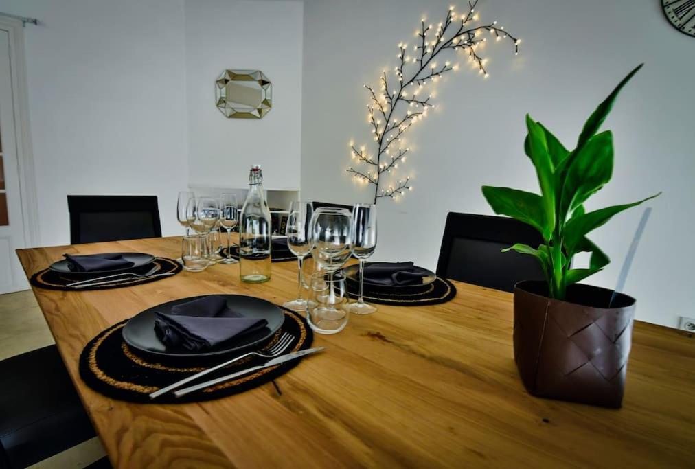 Grand Appartement De Haut Standing En Centre-Ville 몽뤼꽁 외부 사진