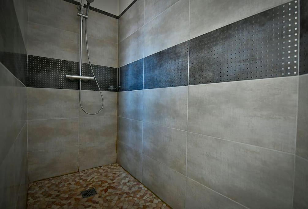 Grand Appartement De Haut Standing En Centre-Ville 몽뤼꽁 외부 사진