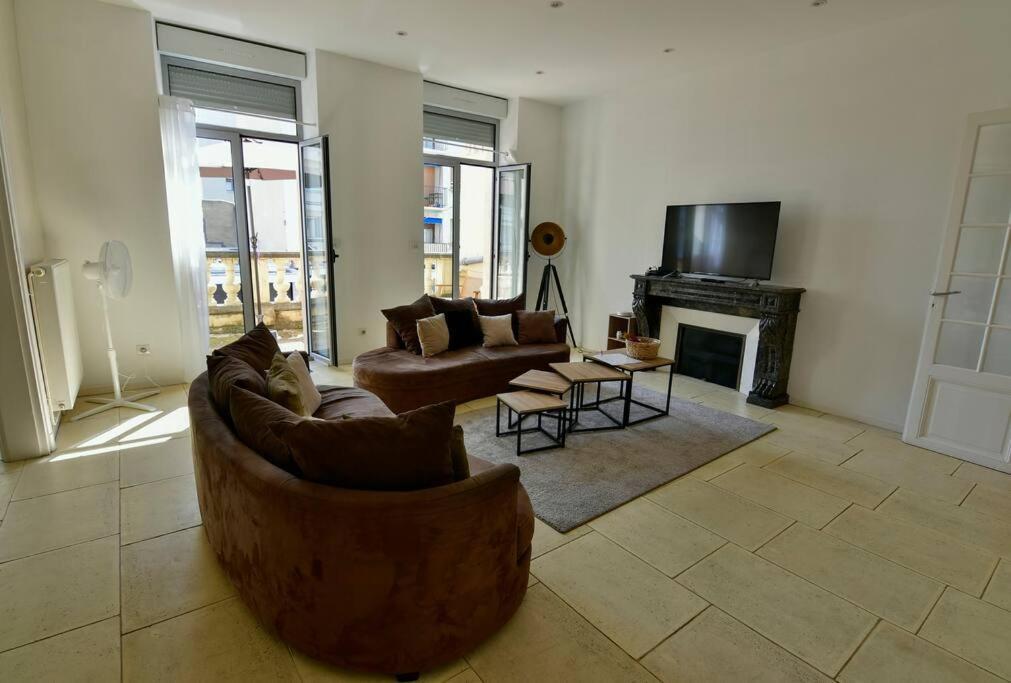 Grand Appartement De Haut Standing En Centre-Ville 몽뤼꽁 외부 사진