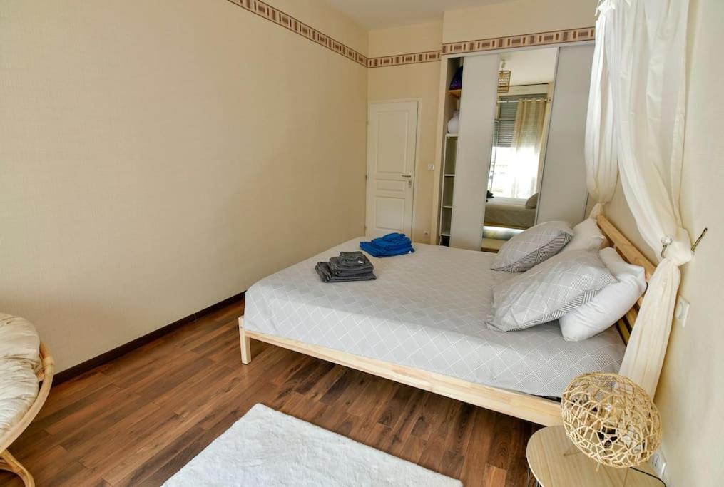 Grand Appartement De Haut Standing En Centre-Ville 몽뤼꽁 외부 사진