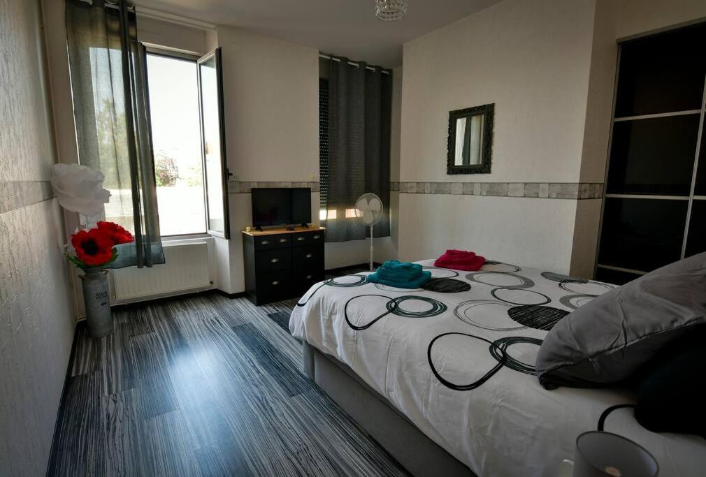 Grand Appartement De Haut Standing En Centre-Ville 몽뤼꽁 외부 사진