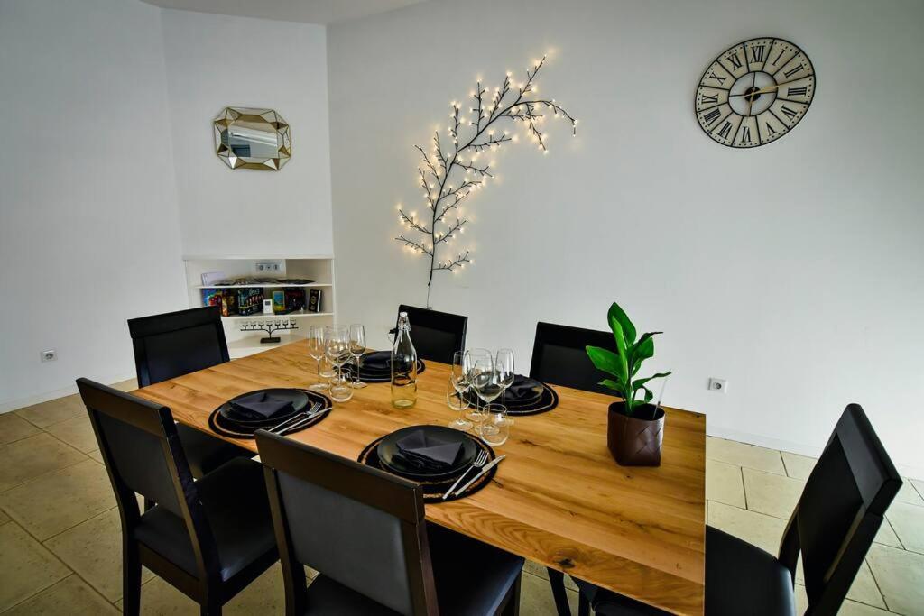 Grand Appartement De Haut Standing En Centre-Ville 몽뤼꽁 외부 사진