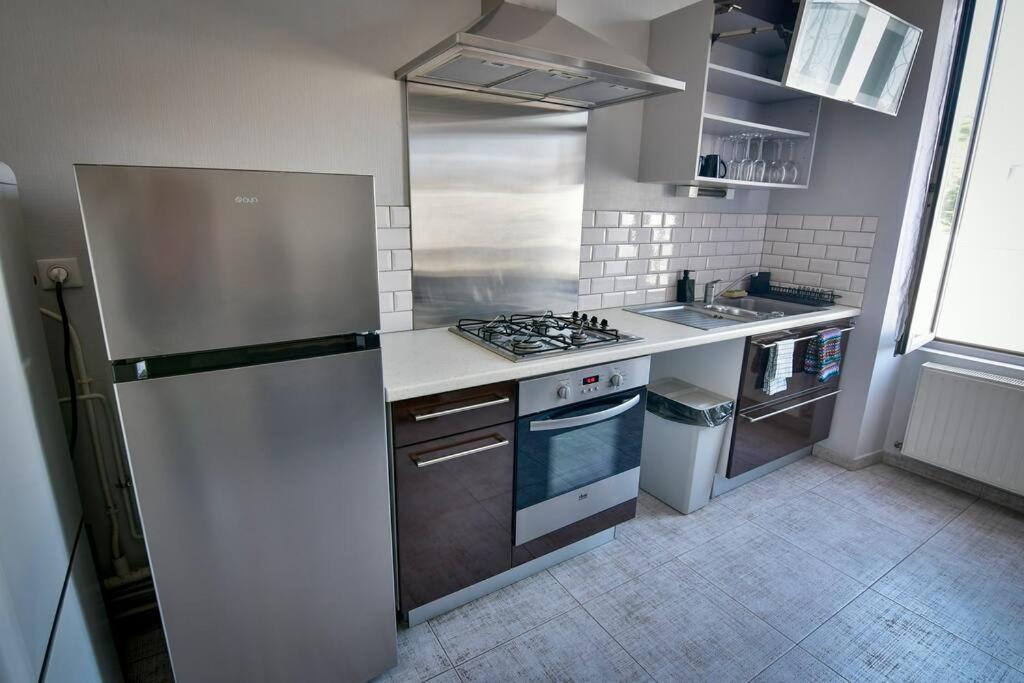 Grand Appartement De Haut Standing En Centre-Ville 몽뤼꽁 외부 사진