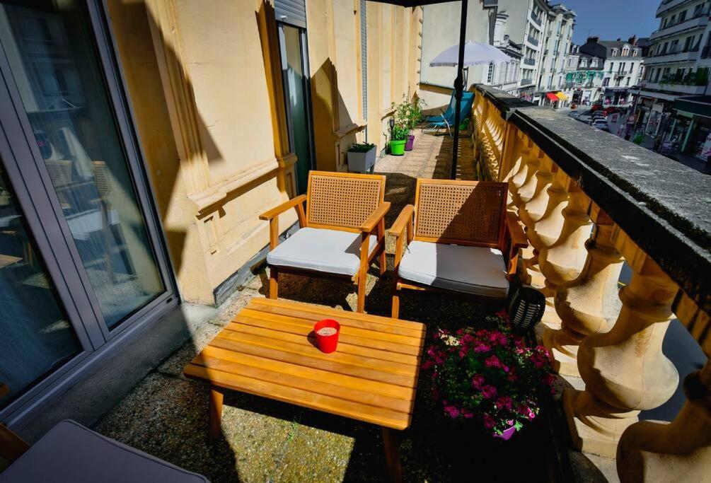 Grand Appartement De Haut Standing En Centre-Ville 몽뤼꽁 외부 사진