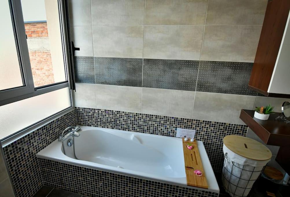 Grand Appartement De Haut Standing En Centre-Ville 몽뤼꽁 외부 사진