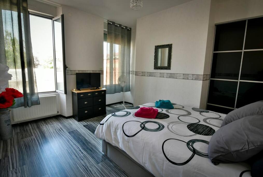 Grand Appartement De Haut Standing En Centre-Ville 몽뤼꽁 외부 사진