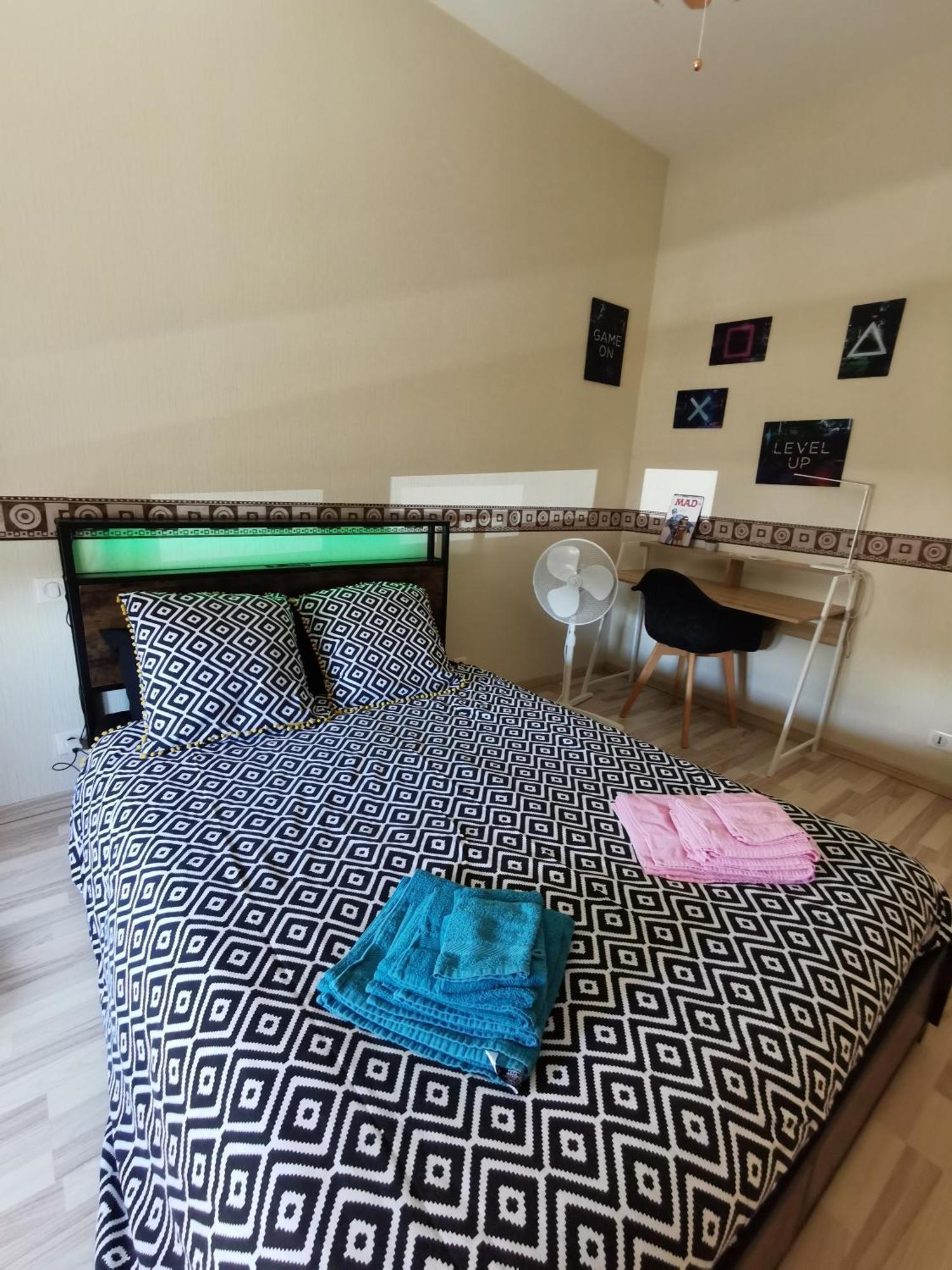 Grand Appartement De Haut Standing En Centre-Ville 몽뤼꽁 외부 사진
